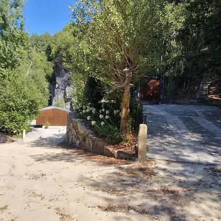 Stone And Vila Boa do Bispo