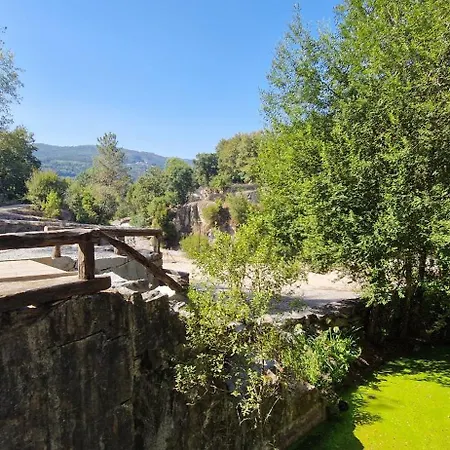 Stone And Vila Boa do Bispo
