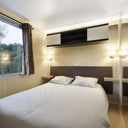 Stone And Vila Boa do Bispo