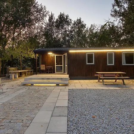 Stone And Vila Boa do Bispo