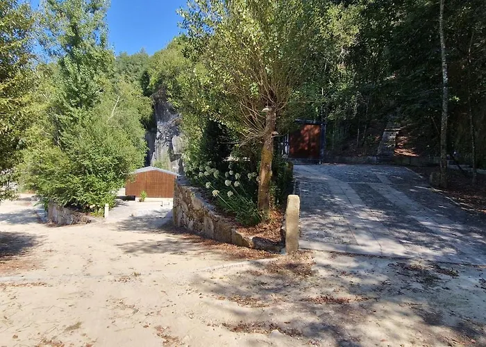 Stone And Vila Boa do Bispo