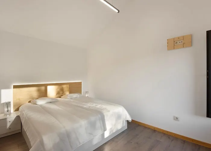 Βίλα Stone And *