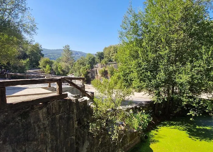 Stone And Vila Boa do Bispo