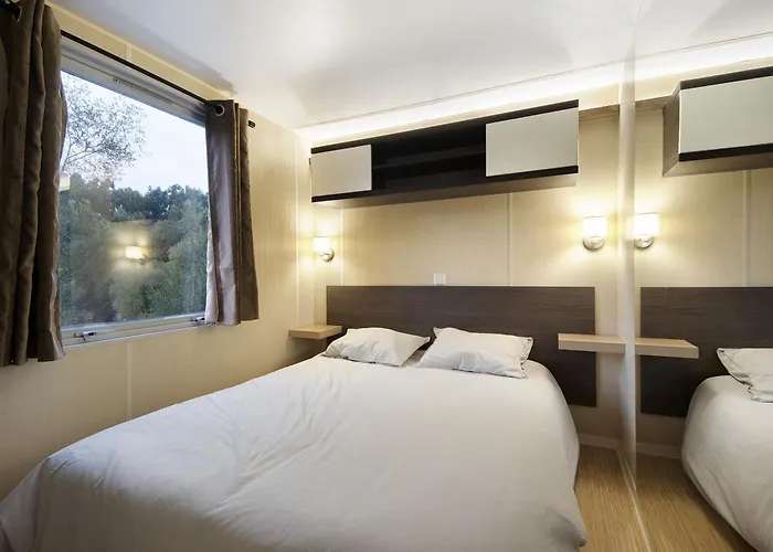 Stone And Vila Boa do Bispo