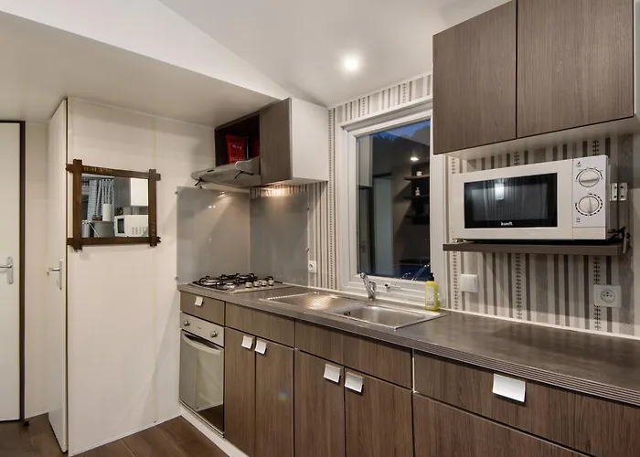 Stone And Vila Boa do Bispo