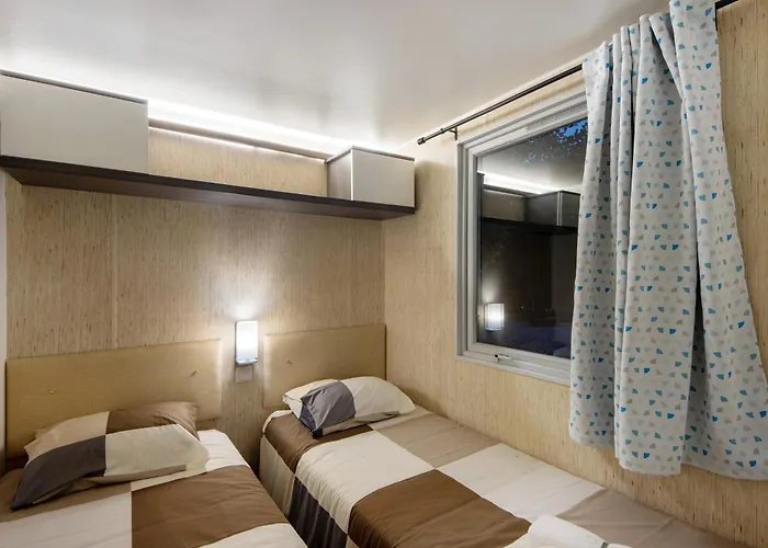 Stone And Βίλα *