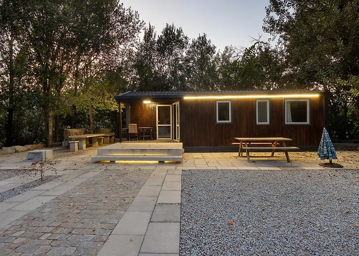 Stone And Vila Boa do Bispo